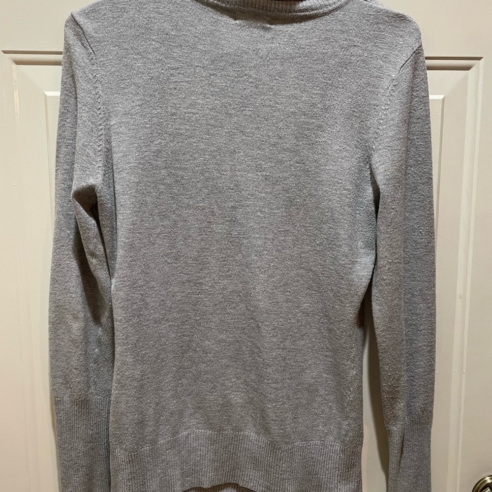 Cache Gray Sweater. - Picture 3 of 3